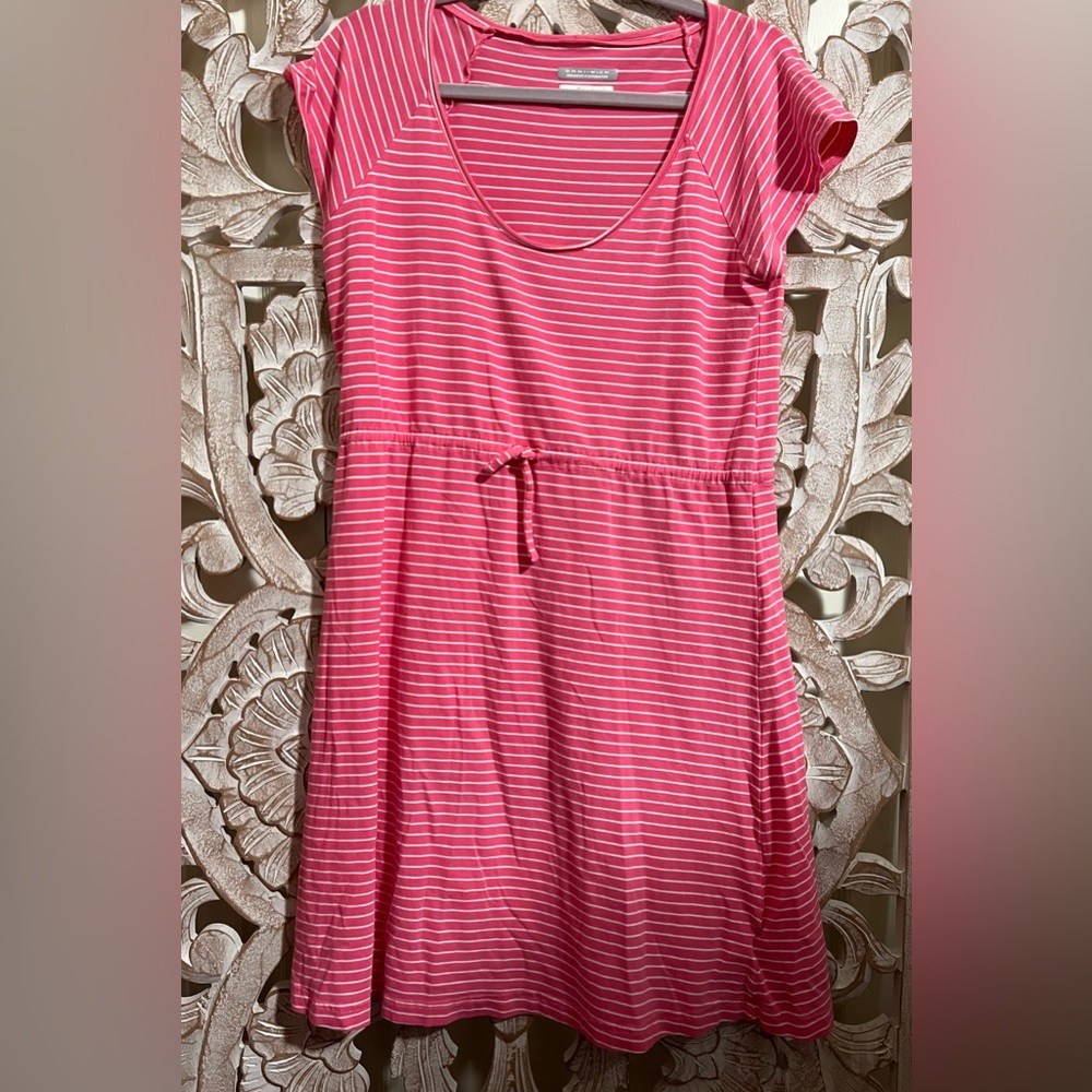 EUC Columbia/PFG Pink & White Striped Athletic Sports dress Sz M